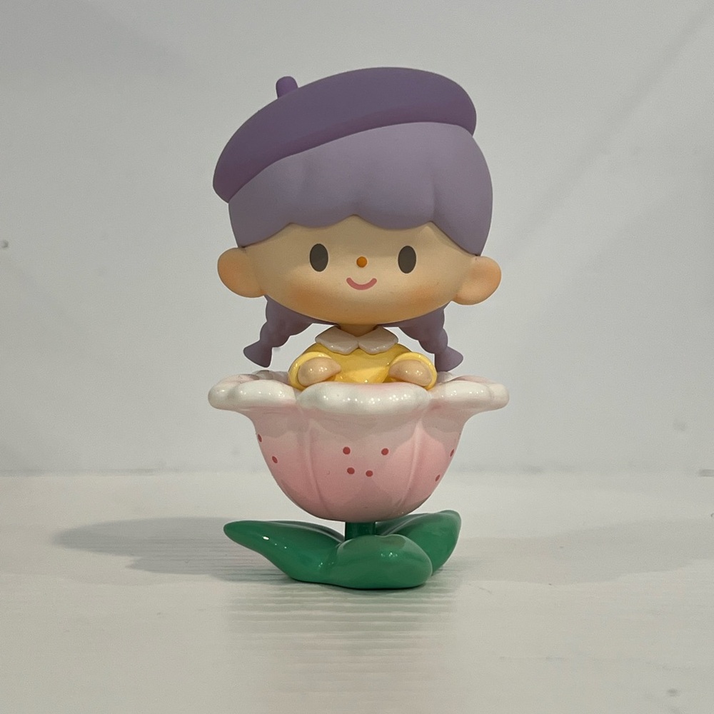Lovely Lily (Secret) Finding Unicorn - Flower Tour figurine